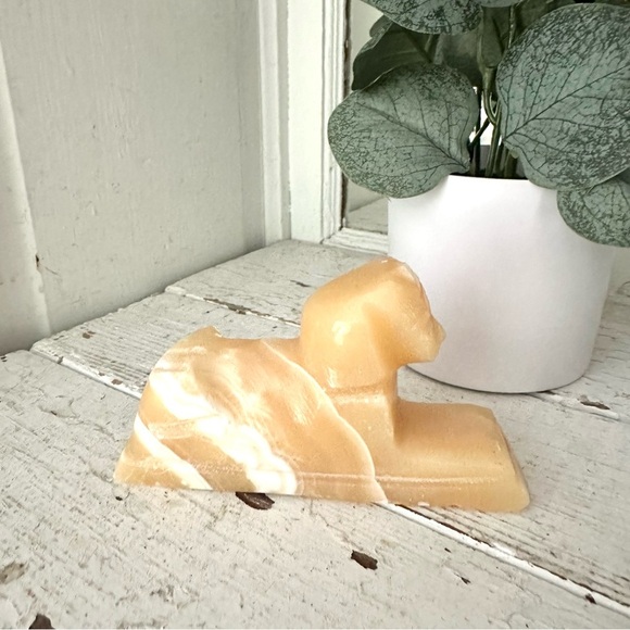 Vintage Yellow Onyx Sphinx Desktop Paperweight Egyptian Statue Carved Stone - Picture 1 of 10